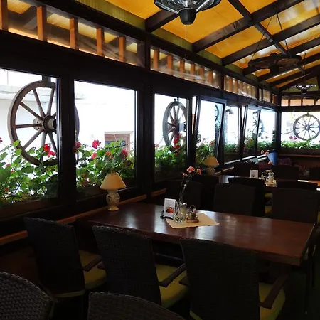 Club Hotel 3*