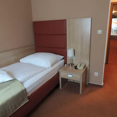 Club Hotel 3*