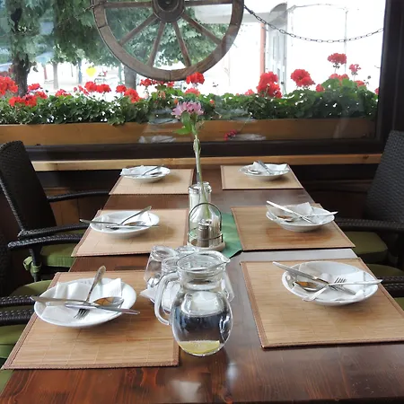 Club Hotel 3*