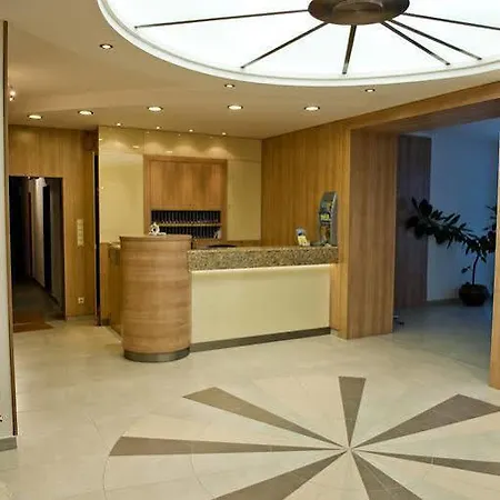 Club Hotel
